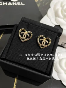 Essenceofluxury Womens Jewelry Chanel Crystals CC Logo Gold Heart Earrings A152PP180 AA200453