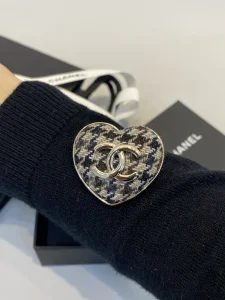 Essenceofluxury Womens Jewelry Chanel CC Logo Tweed Heart Brooch A39PP180 AA200617