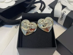 Essenceofluxury Womens Jewelry Chanel Gold CC Logo Heart Earrings A39PP180 AA200622