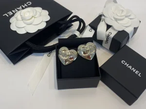 Essenceofluxury Womens Jewelry Chanel Gold CC Logo Heart Earrings A39PP180 AA200622