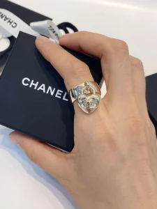 Essenceofluxury Womens Jewelry Chanel Gold CC Logo Heart Lock Rings A39PP180 AA200621