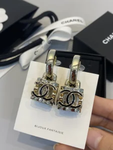 Essenceofluxury Womens Jewelry Chanel CC Logo Lock Earrings A39PP180 AA200923