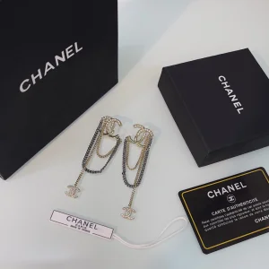Essenceofluxury Womens Jewelry Chanel Crystals CC Logo Chain Earrings A39PP180 AA200922