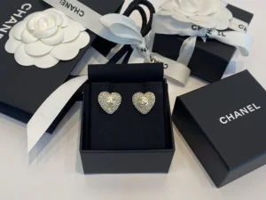 Essenceofluxury Womens Jewelry Chanel CC Crystals Heart Earrings A39PP180 AA201401