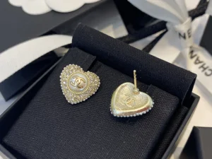 Essenceofluxury Womens Jewelry Chanel CC Crystals Heart Earrings A39PP180 AA201401