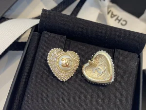 Essenceofluxury Womens Jewelry Chanel CC Crystals Heart Earrings A39PP180 AA201401
