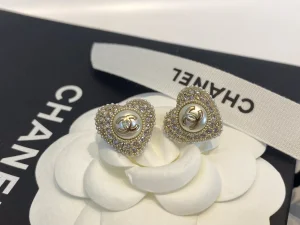 Essenceofluxury Womens Jewelry Chanel CC Crystals Heart Earrings A39PP180 AA201401