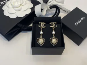 Essenceofluxury Womens Jewelry Chanel CC Crystals Heart Pendant Earrings A39PP180 AA201405