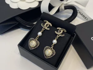 Essenceofluxury Womens Jewelry Chanel CC Crystals Heart Pendant Earrings A39PP180 AA201405