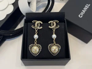 Essenceofluxury Womens Jewelry Chanel CC Crystals Heart Pendant Earrings A39PP180 AA201405