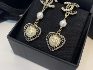 Essenceofluxury Womens Jewelry Chanel CC Crystals Heart Pendant Earrings A39PP180 AA201405
