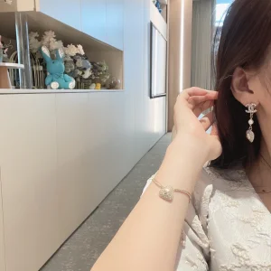 Essenceofluxury Womens Jewelry Chanel CC Crystals Heart Pendant Earrings A39PP180 AA201406