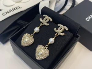 Essenceofluxury Womens Jewelry Chanel CC Crystals Heart Pendant Earrings A39PP180 AA201406
