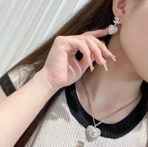 Essenceofluxury Womens Jewelry Chanel CC Crystals Heart Pendant Earrings A39PP180 AA201408