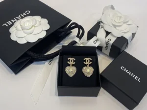 Essenceofluxury Womens Jewelry Chanel CC Crystals Heart Pendant Earrings A39PP180 AA201408