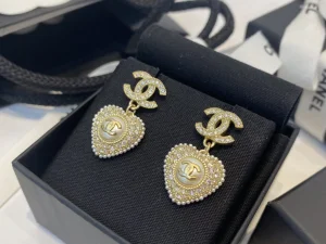 Essenceofluxury Womens Jewelry Chanel CC Crystals Heart Pendant Earrings A39PP180 AA201408