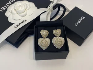 Essenceofluxury Womens Jewelry Chanel CC Crystals Heart Pendant Earrings A39PP180 AA201409
