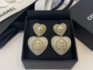 Essenceofluxury Womens Jewelry Chanel CC Crystals Heart Pendant Earrings A39PP180 AA201409