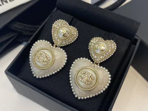 Essenceofluxury Womens Jewelry Chanel CC Crystals Heart Pendant Earrings A39PP180 AA201409