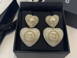 Essenceofluxury Womens Jewelry Chanel CC Crystals Heart Pendant Earrings A39PP180 AA201409