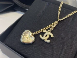 Essenceofluxury Womens Jewelry Chanel Crystals CC Heart Pendant Necklaces A39PP180 AA201412