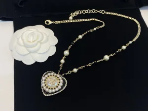 Essenceofluxury Womens Jewelry Chanel Crystals CC Heart Pendant Necklaces A39PP280 AA201414