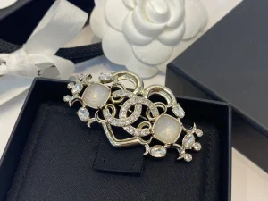 Essenceofluxury Womens Jewelry Chanel Crystals CC Logo Heart Brooch A39PP180 AA201692