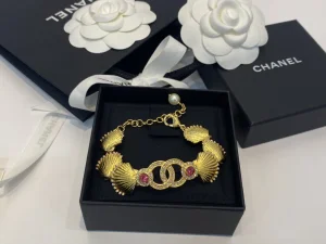 Essenceofluxury Womens Jewelry Chanel Gold Crystals CC Logo Shell Bracelets A39PP280 AA201694