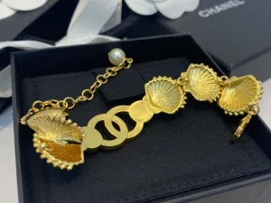 Essenceofluxury Womens Jewelry Chanel Gold Crystals CC Logo Shell Bracelets A39PP280 AA201694