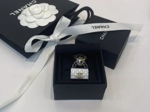 Essenceofluxury Womens Jewelry Chanel Rings with Iconic Flap Bag White A39PP180 AA201671