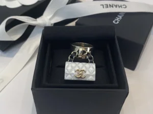 Essenceofluxury Womens Jewelry Chanel Rings with Iconic Flap Bag White A39PP180 AA201671