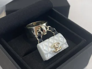 Essenceofluxury Womens Jewelry Chanel Rings with Iconic Flap Bag White A39PP180 AA201671