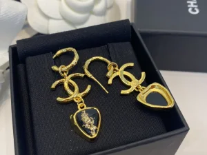 Essenceofluxury Womens Jewelry Chanel CC Logo Earrings A39PP180 AA202119