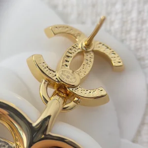 Essenceofluxury Womens Jewelry Chanel Heart CC Logo Earrings White A39PP180 AA203216
