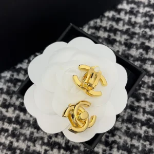 Essenceofluxury Womens Jewelry Chanel Gold Turnoff CC Logo Earrings A205PP180 AA203864
