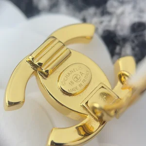 Essenceofluxury Womens Jewelry Chanel Gold Turnoff CC Logo Earrings A205PP180 AA203864