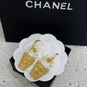 Chanel CC Logo Pearls Earrings Gold