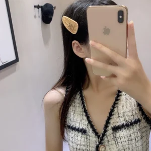 Miu Miu Logo Beige Raffia Hiar Clips
