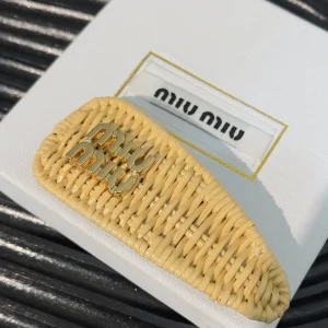 Miu Miu Logo Beige Raffia Hiar Clips