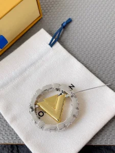 Louis Vuitton V For Crystal Brooch